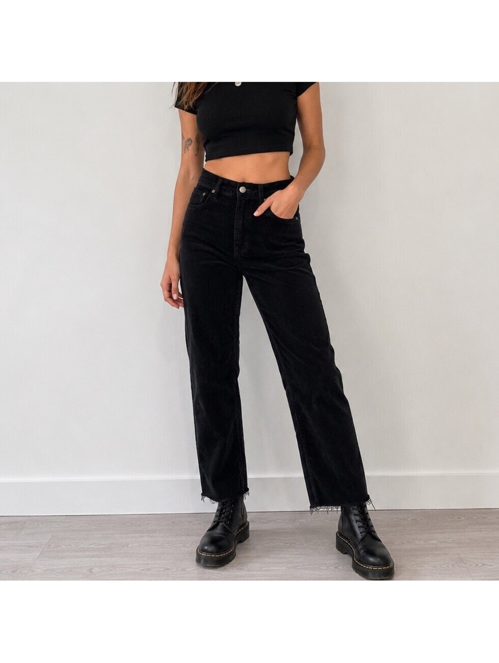 H&M Women's Corduroy Pants Slim Fit Size 6 Black Cotton Blend Straight Leg Grung